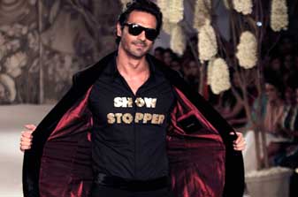Will gift my perfume to Deepika, Ranbir: Arjun Rampal
